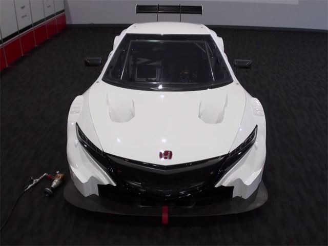 Honda NSX Concept-GT преобразуется за одну минуту